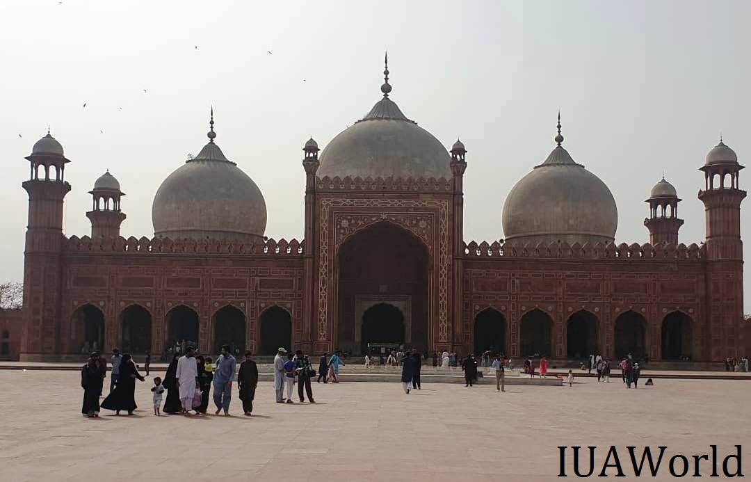 Badshahi Mosque is second largest mosques in Pakistan